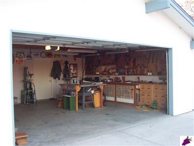 20945 Loper Valley Road Prather, CA 93651 - Photo 7 of 8 Garage, a craftsman's dream!
