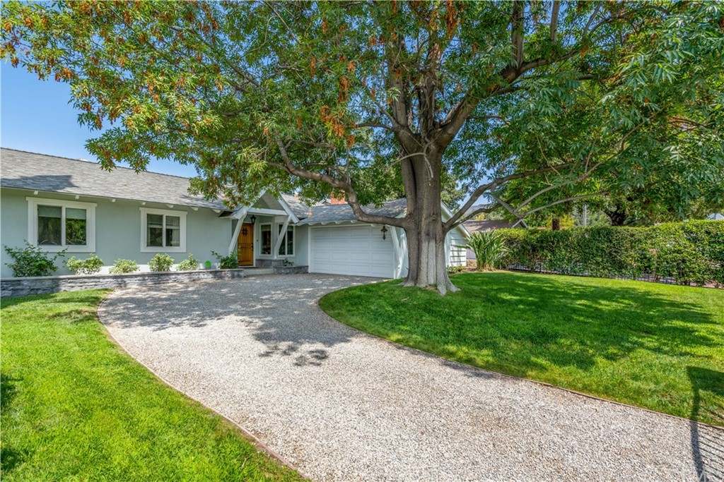 3237 Lincoln Avenue Altadena, CA 91001 - Photo 2 of 21 Driveway