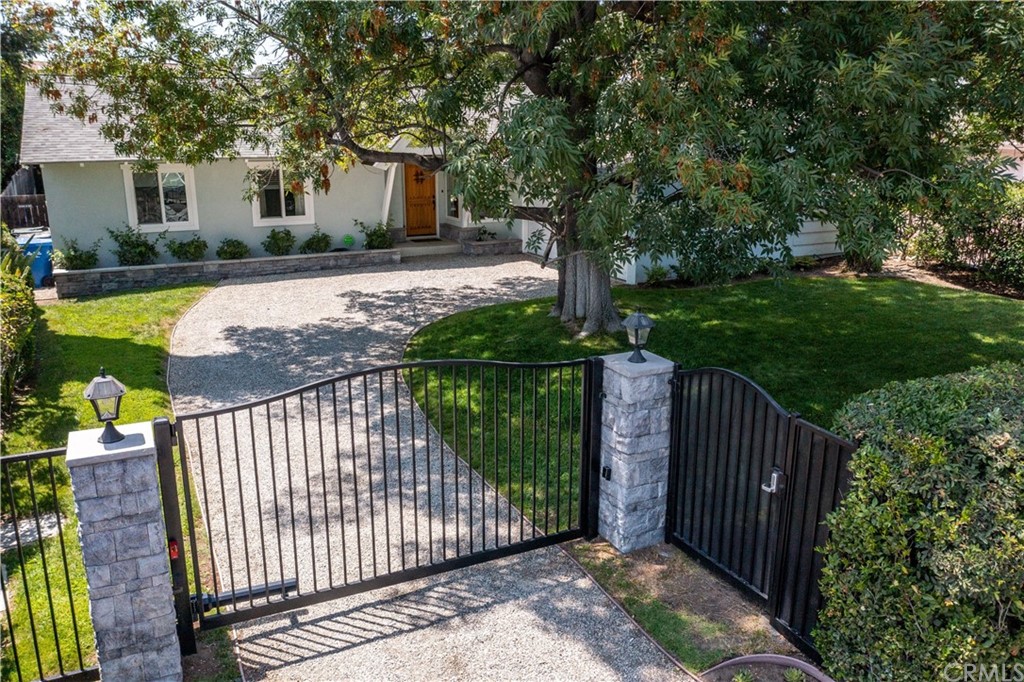 3237 Lincoln Avenue Altadena, CA 91001 - Photo 17 of 21 Front Gate