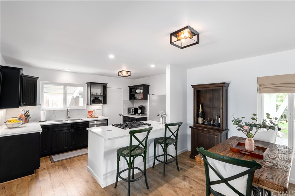 3237 Lincoln Avenue Altadena, CA 91001 - Photo 3 of 21 Kitchen