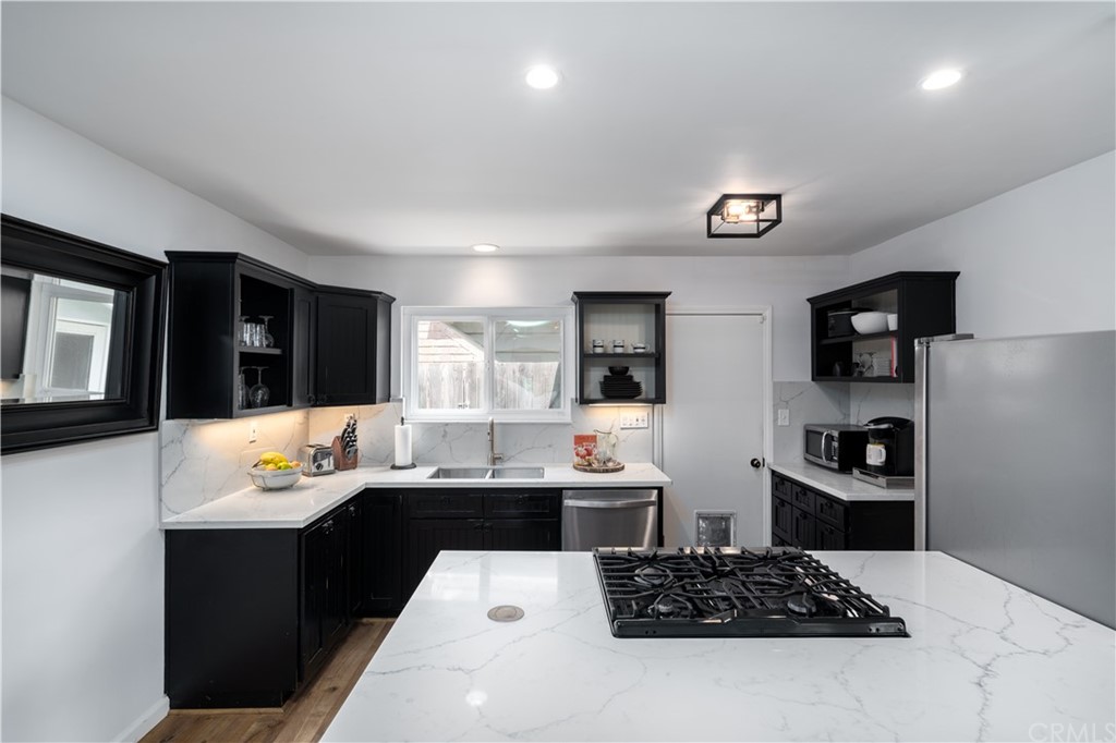 3237 Lincoln Avenue Altadena, CA 91001 - Photo 4 of 21 Kitchen