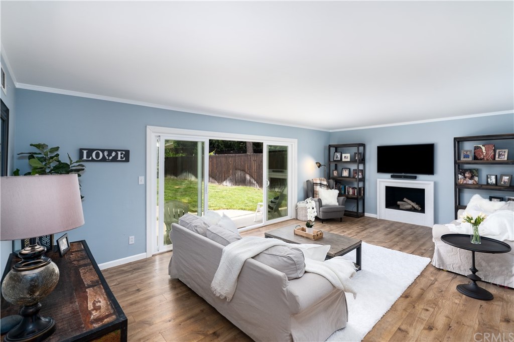 3237 Lincoln Avenue Altadena, CA 91001 - Photo 7 of 21 Living Room