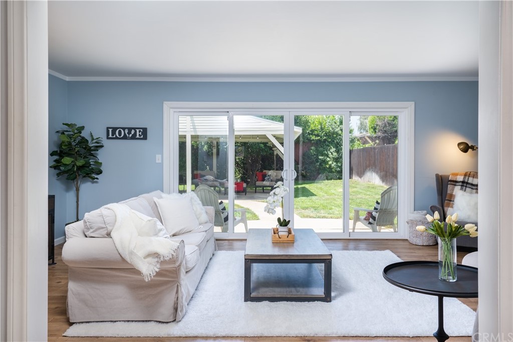3237 Lincoln Avenue Altadena, CA 91001 - Photo 8 of 21 Living Room