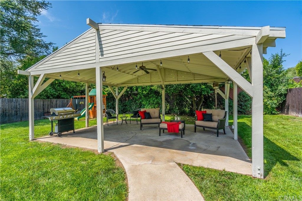 3237 Lincoln Avenue Altadena, CA 91001 - Photo 9 of 21 Backyard