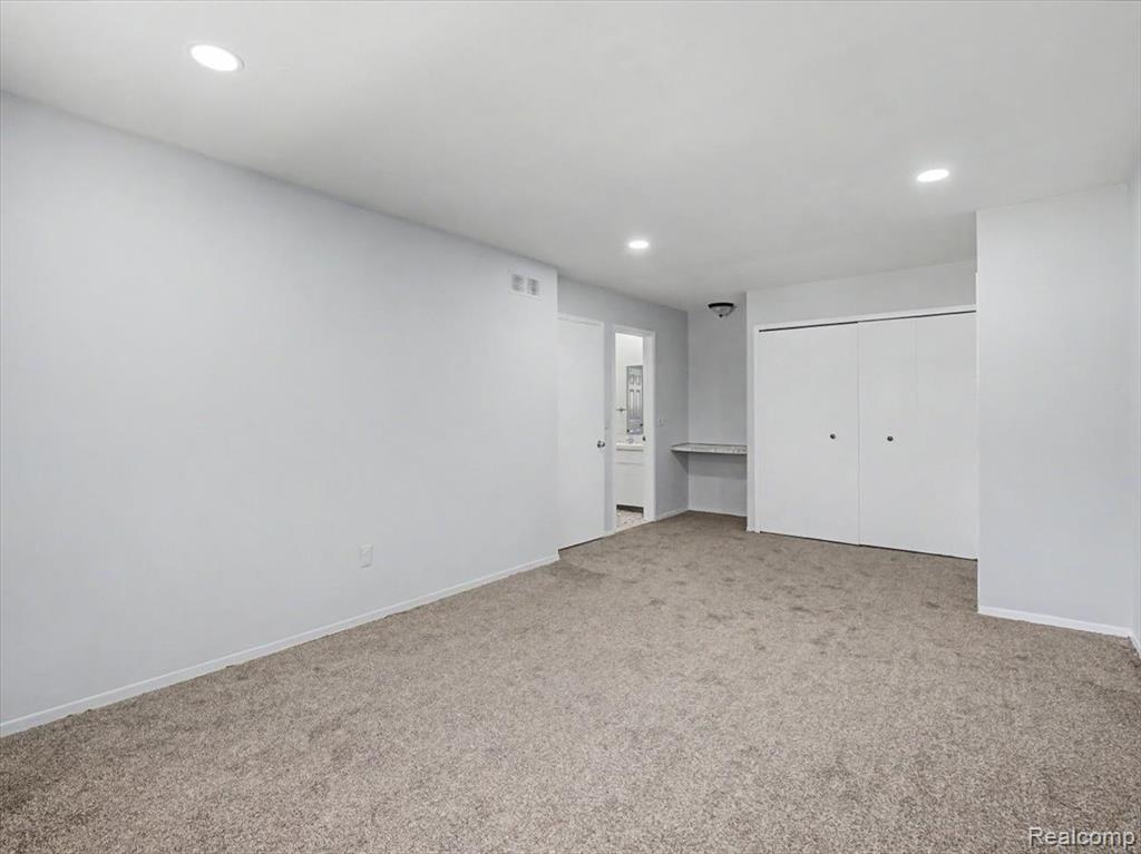 41957 Utica Road Sterling Heights, MI 48313 - Photo 26 of 43