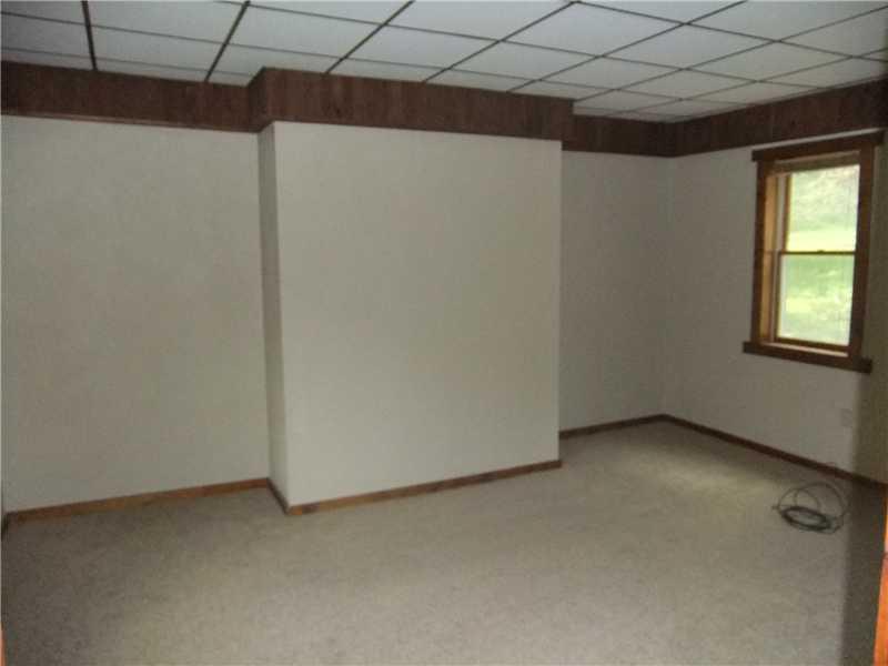 236 Boyd Road Freeport, PA 16229 - Photo 8 of 15 Living Room.