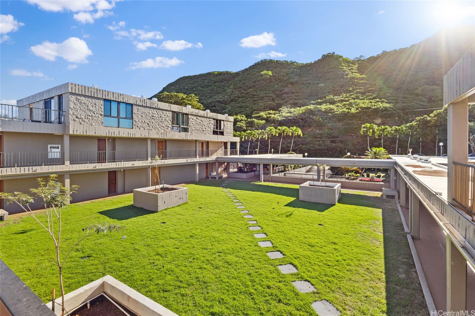 217 Prospect Street, Unit M8 Honolulu, HI 96813 - Photo 17 of 20 a view of a lake with a garden