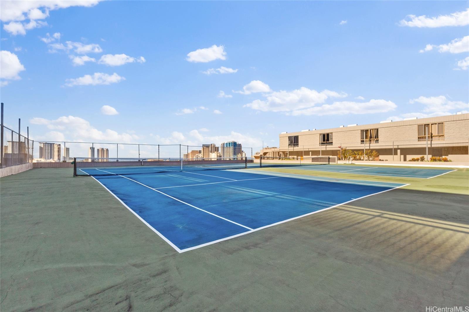 217 Prospect Street, Unit M8 Honolulu, HI 96813 - Photo 18 of 20 a view of an outdoor space and tennis court