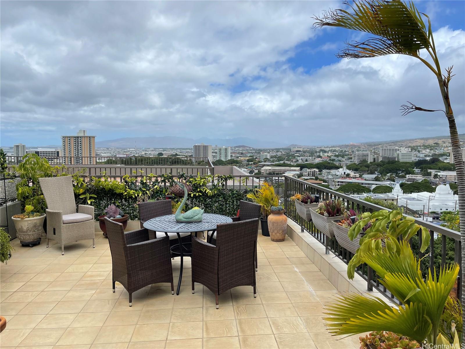 217 Prospect Street, Unit M8 Honolulu, HI 96813 - Photo 6 of 20 a view of a terrace with furniture