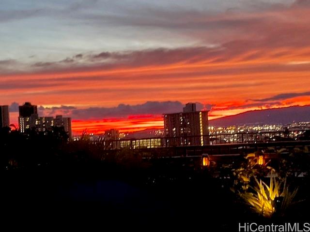217 Prospect Street, Unit M8 Honolulu, HI 96813 - Photo 7 of 20 a view of city and ocean