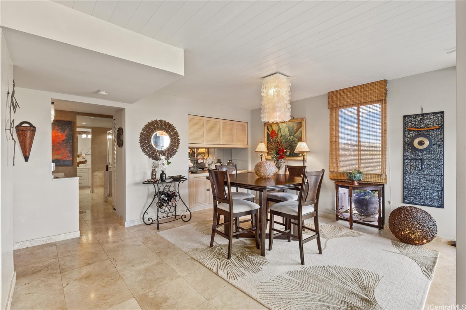 217 Prospect Street, Unit M8 Honolulu, HI 96813 - Photo 10 of 20 a view of a livingroom and dining room