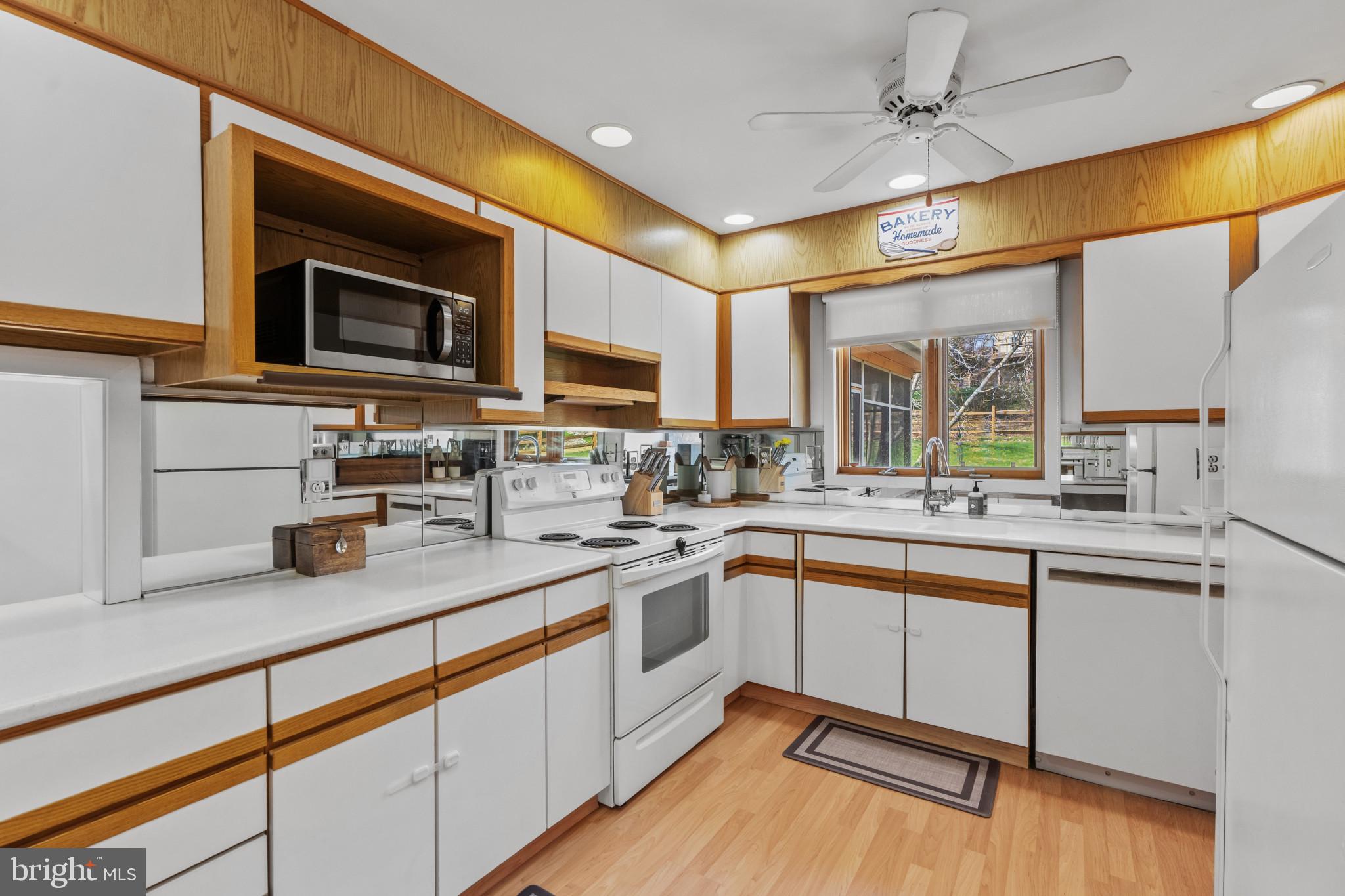 40 Raphael Road Hockessin, DE 19707 - Photo 14 of 53 Lots of counter space