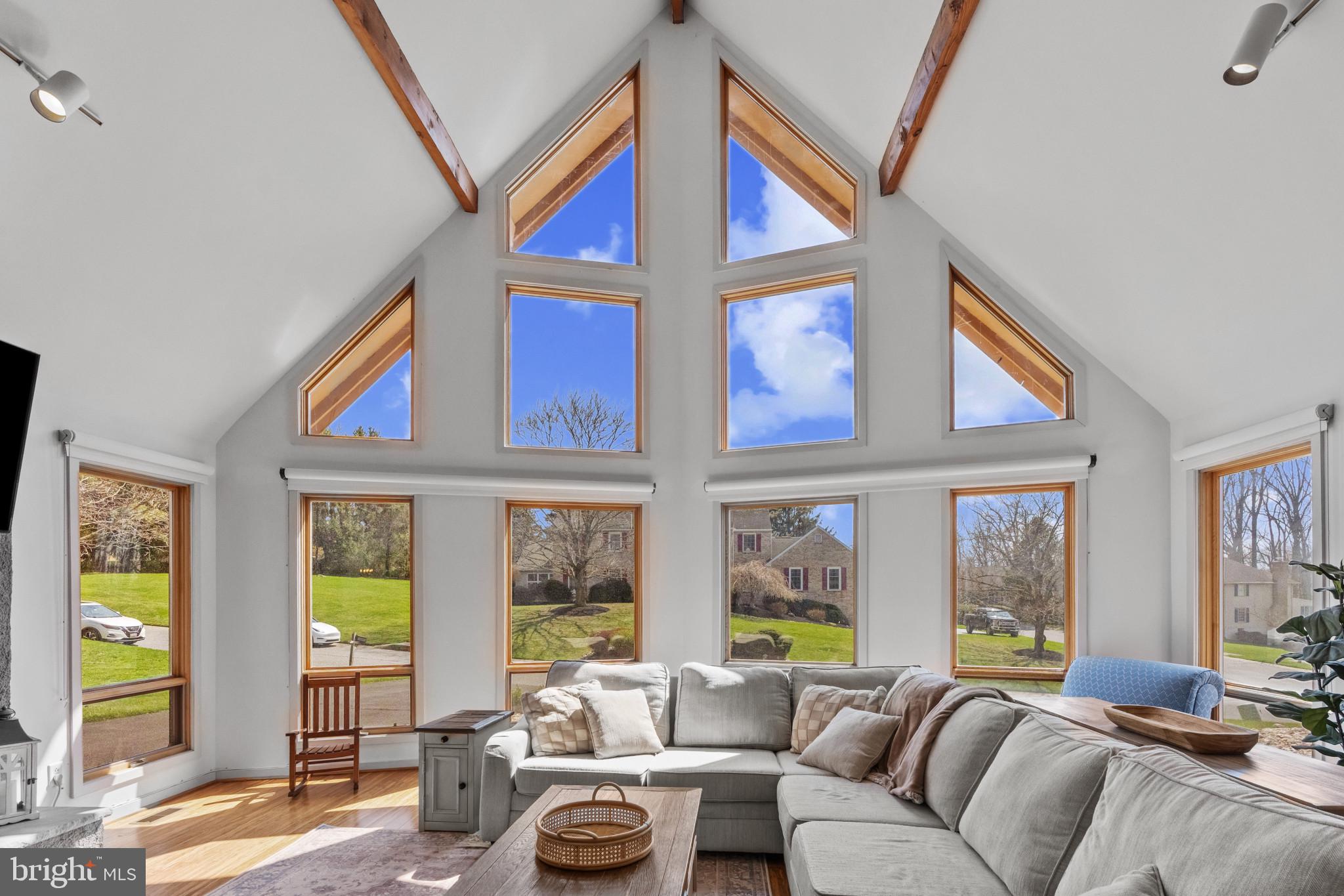 40 Raphael Road Hockessin, DE 19707 - Photo 5 of 53 Lots of natural light