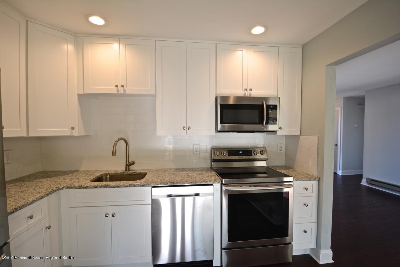 31 Berkshire Road Whiting, NJ 08759 - Photo 4 of 25 a kitchen with granite countertop a stove and a sink
