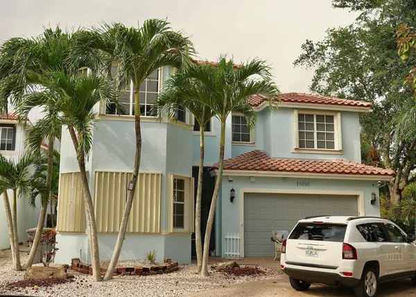 $1,125,000 | 10898 Lake Wynds Court, Boynton Beach, FL 33437