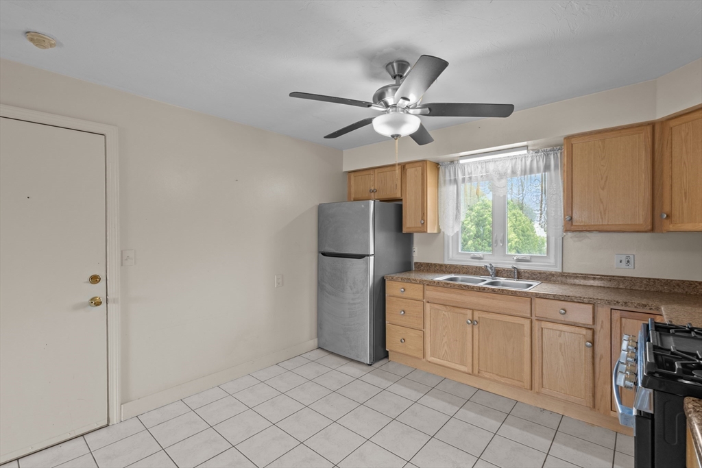 135 Vale Street, Unit 16 Fall River, MA 02724 - Photo 6 of 29