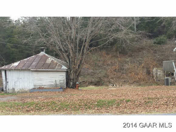 269 Dabneys Road Raphine, VA 24472 - Photo 3 of 22 a backyard of a house