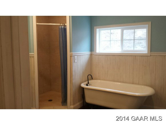 269 Dabneys Road Raphine, VA 24472 - Photo 8 of 22 a bathroom with a sink and a bathtub