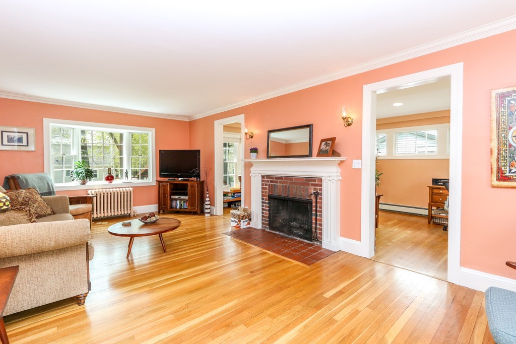 25 Holman Road Newton, MA 02466 - Photo 4 of 25 Gallery Image 4
