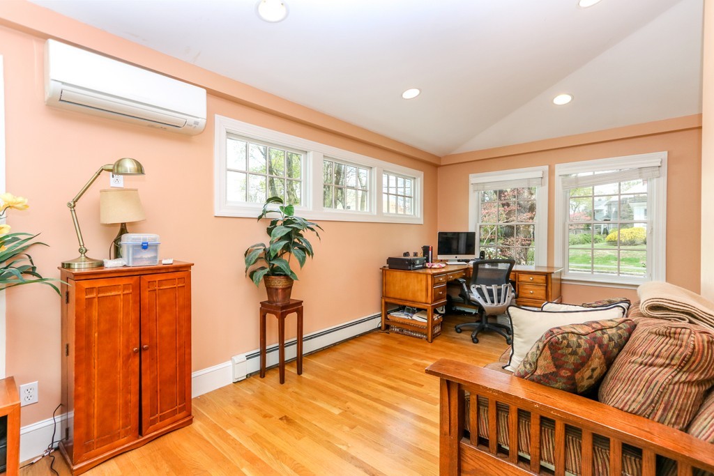 25 Holman Road Newton, MA 02466 - Photo 8 of 25 Gallery Image 8