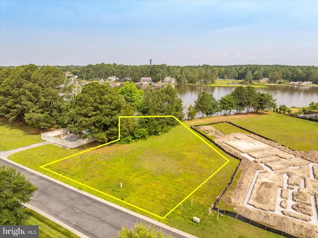 a view of a tennis court