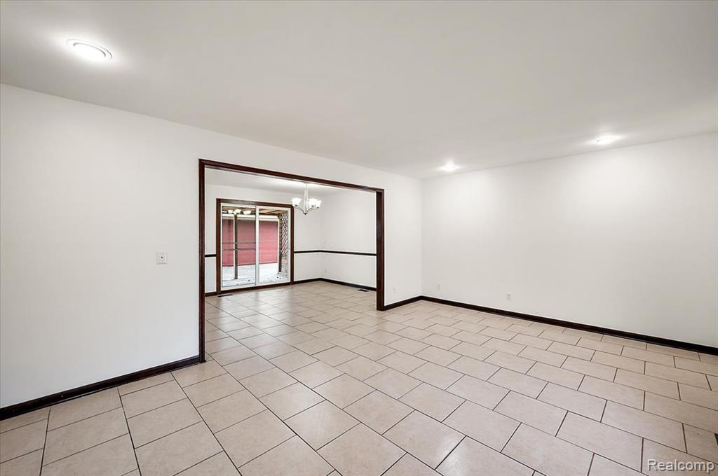 32416 Exeter Drive Warren, MI 48092 - Photo 6 of 33