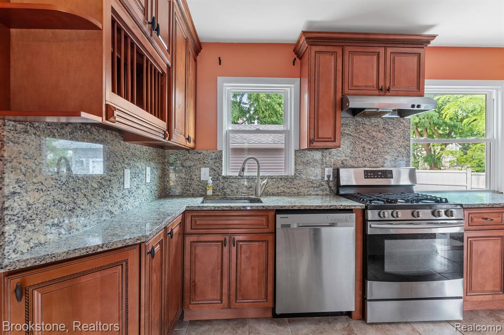 2120 Oxford Road Berkley, MI 48072 - Photo 9 of 42
