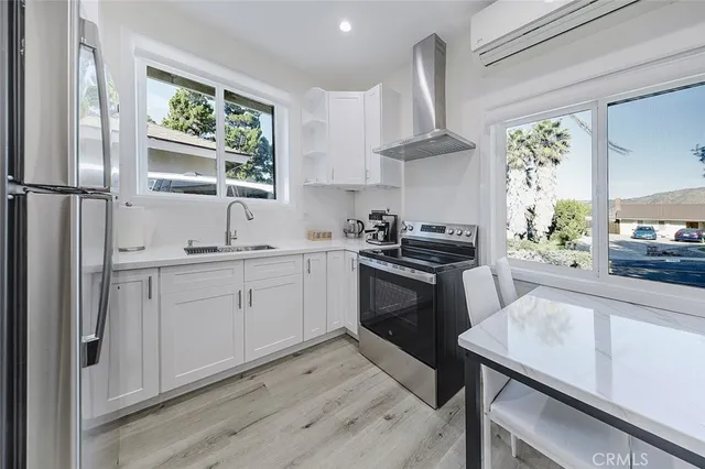 $2,350 | 12809 Woodley Avenue, Granada Hills, CA 91344