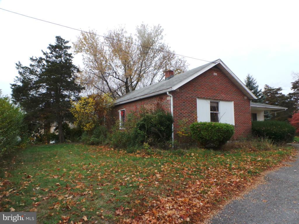 566 Johnsons Mill Road Berkeley Springs, WV 25411 - Photo 2 of 29 Exterior (Front)