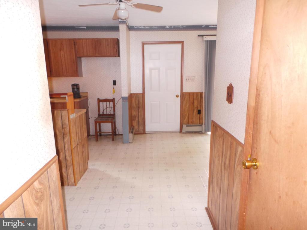 566 Johnsons Mill Road Berkeley Springs, WV 25411 - Photo 11 of 29 Interior (General)