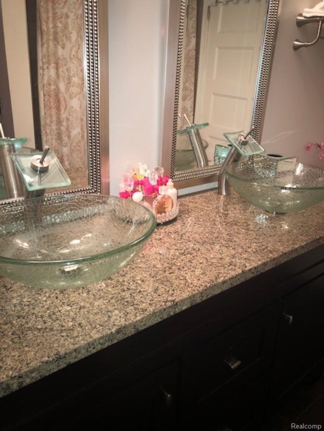 24279 Evergreen Road Southfield, MI 48075 - Photo 10 of 18 evergreen bathroom 1.jpg