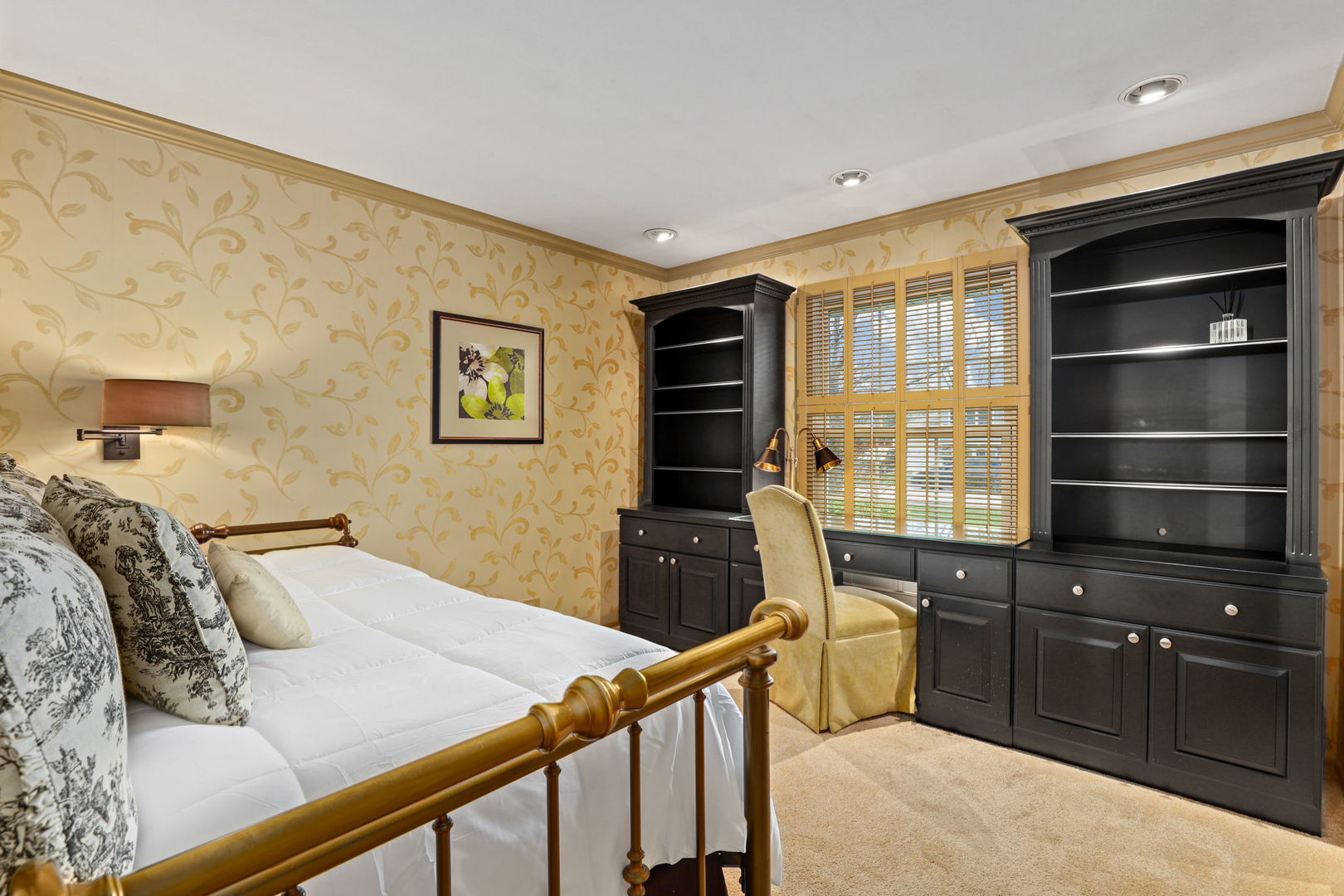 518 Northgate Road Lindenhurst, IL 60046 - Photo 20 of 35 a bedroom with a bed and furniture