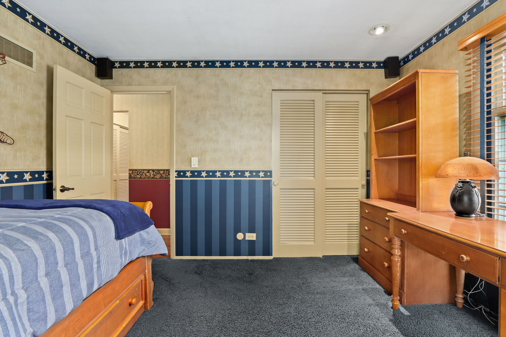518 Northgate Road Lindenhurst, IL 60046 - Photo 23 of 35 a bedroom with a bed and a dresser