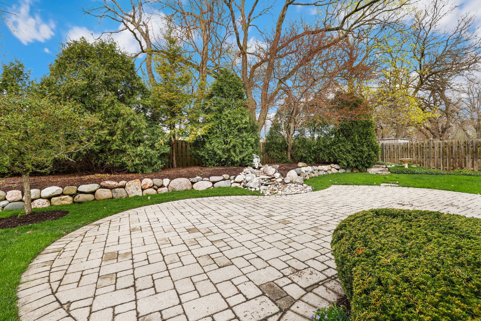 518 Northgate Road Lindenhurst, IL 60046 - Photo 31 of 35 a pathway of a house with a yard