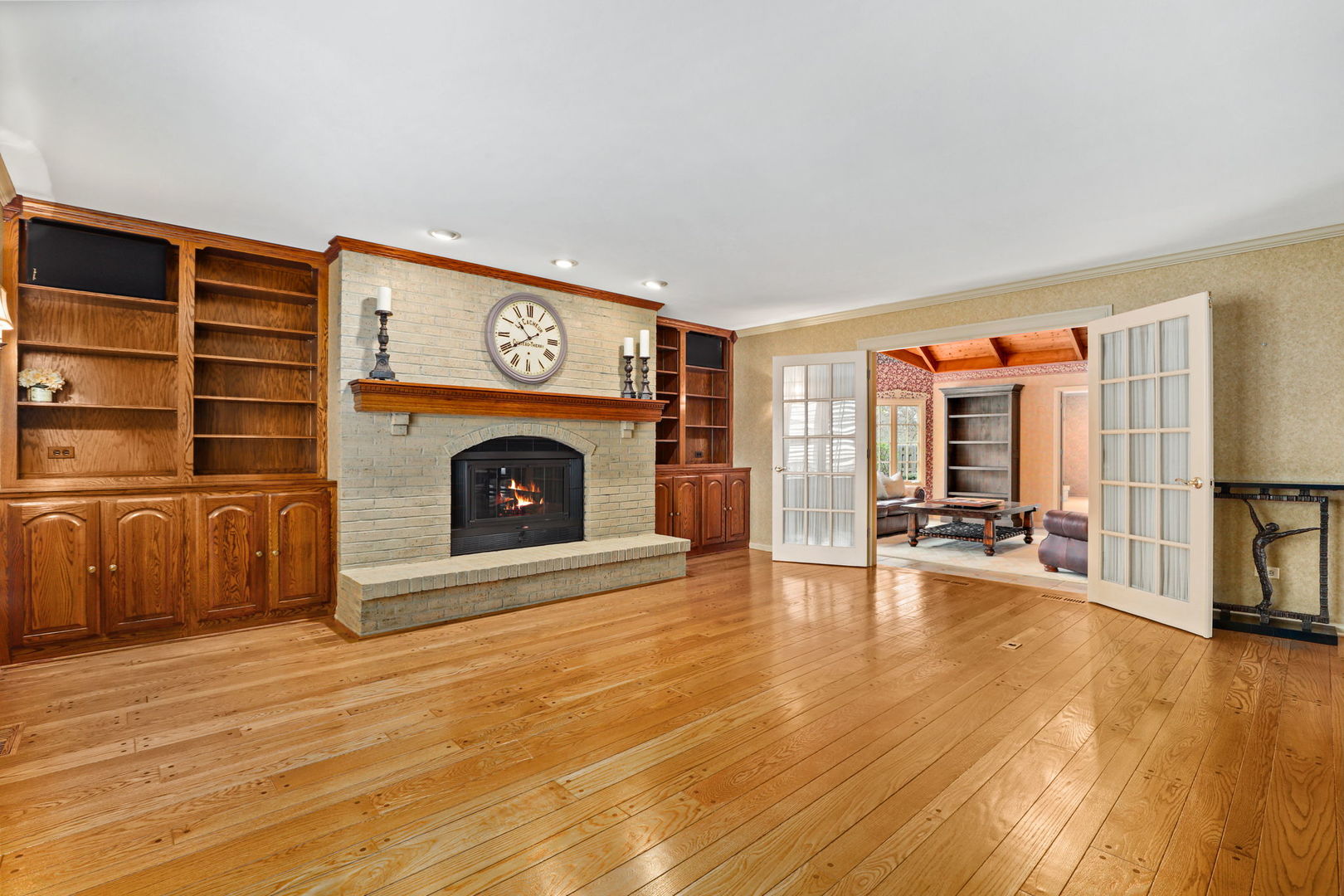 518 Northgate Road Lindenhurst, IL 60046 - Photo 4 of 35 a view of a livingroom with furniture and a fireplace