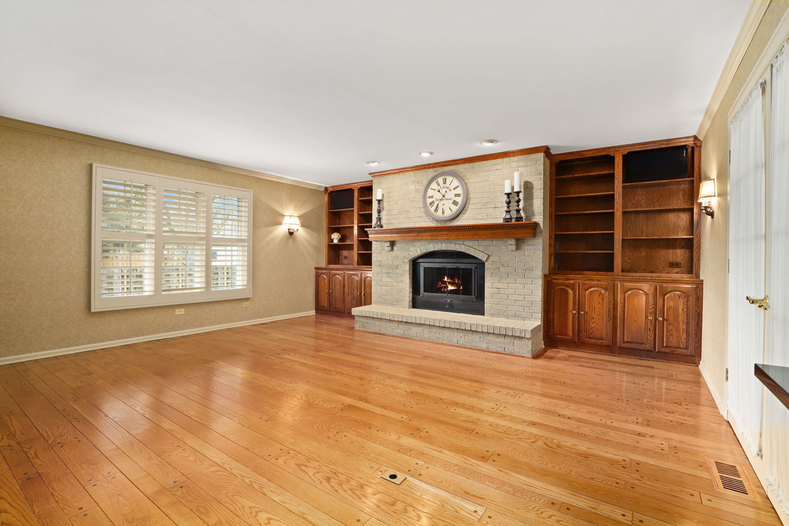518 Northgate Road Lindenhurst, IL 60046 - Photo 5 of 35 a living room with furniture and a fireplace