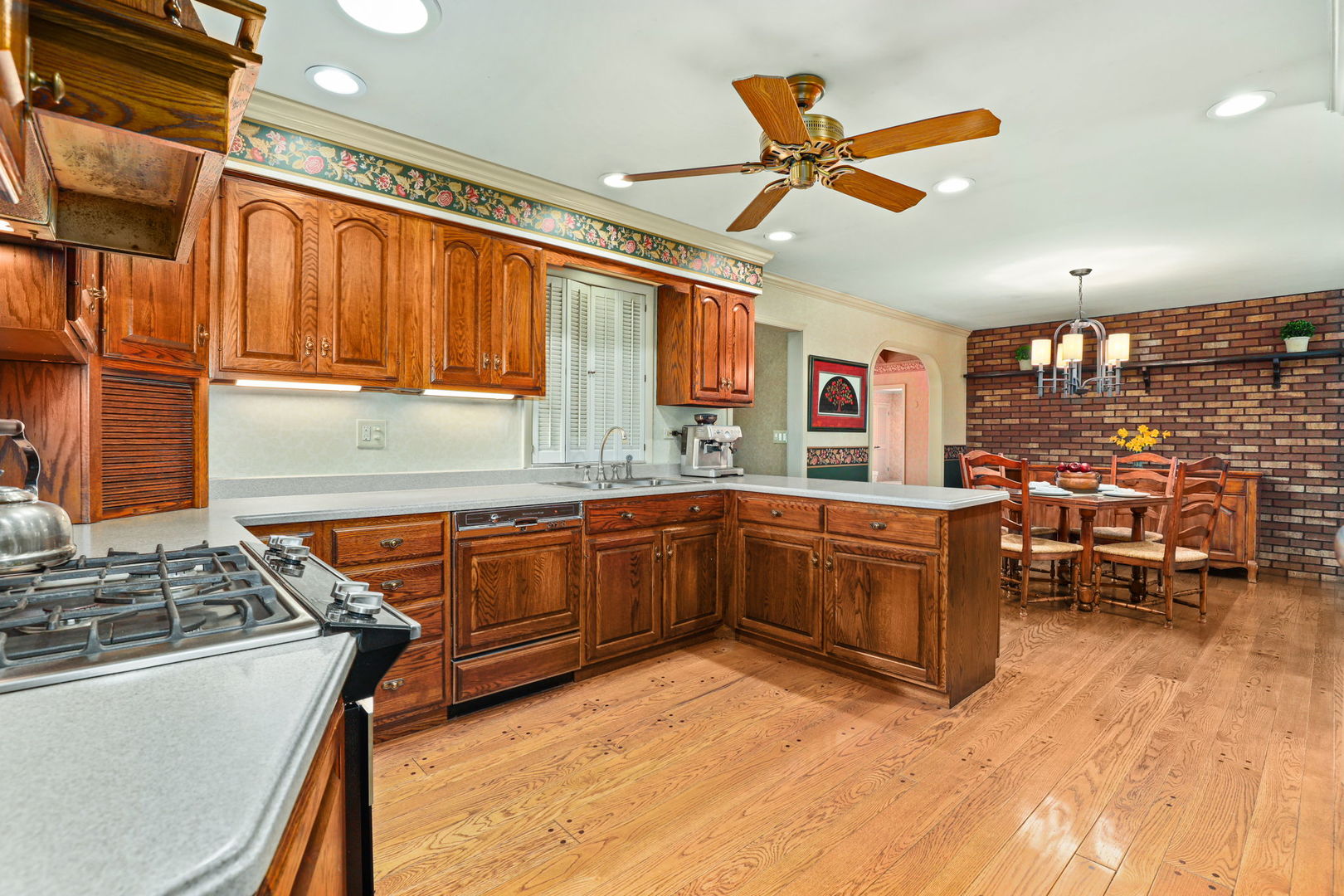 518 Northgate Road Lindenhurst, IL 60046 - Photo 10 of 35