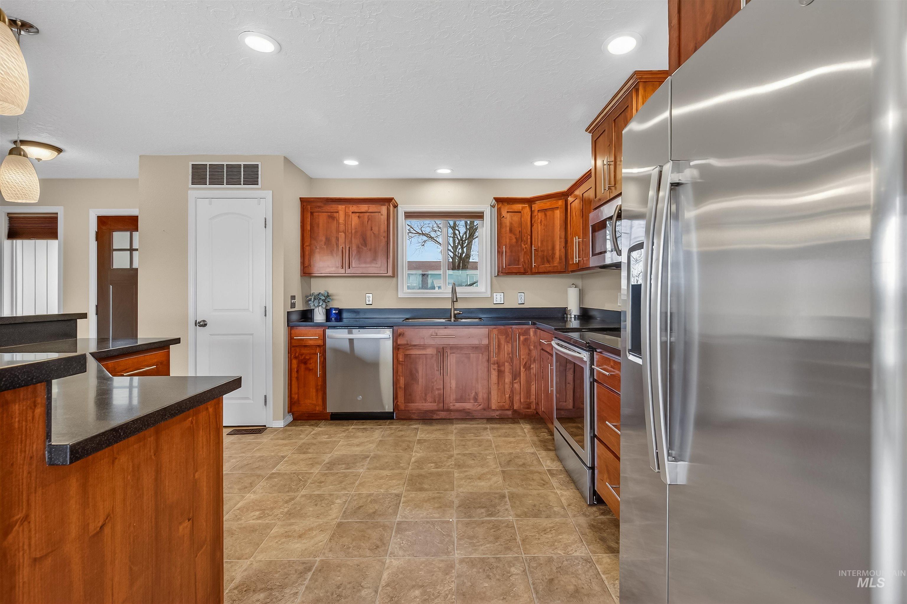 2746 Florence Court Clarkston, WA 99403 - Photo 11 of 48