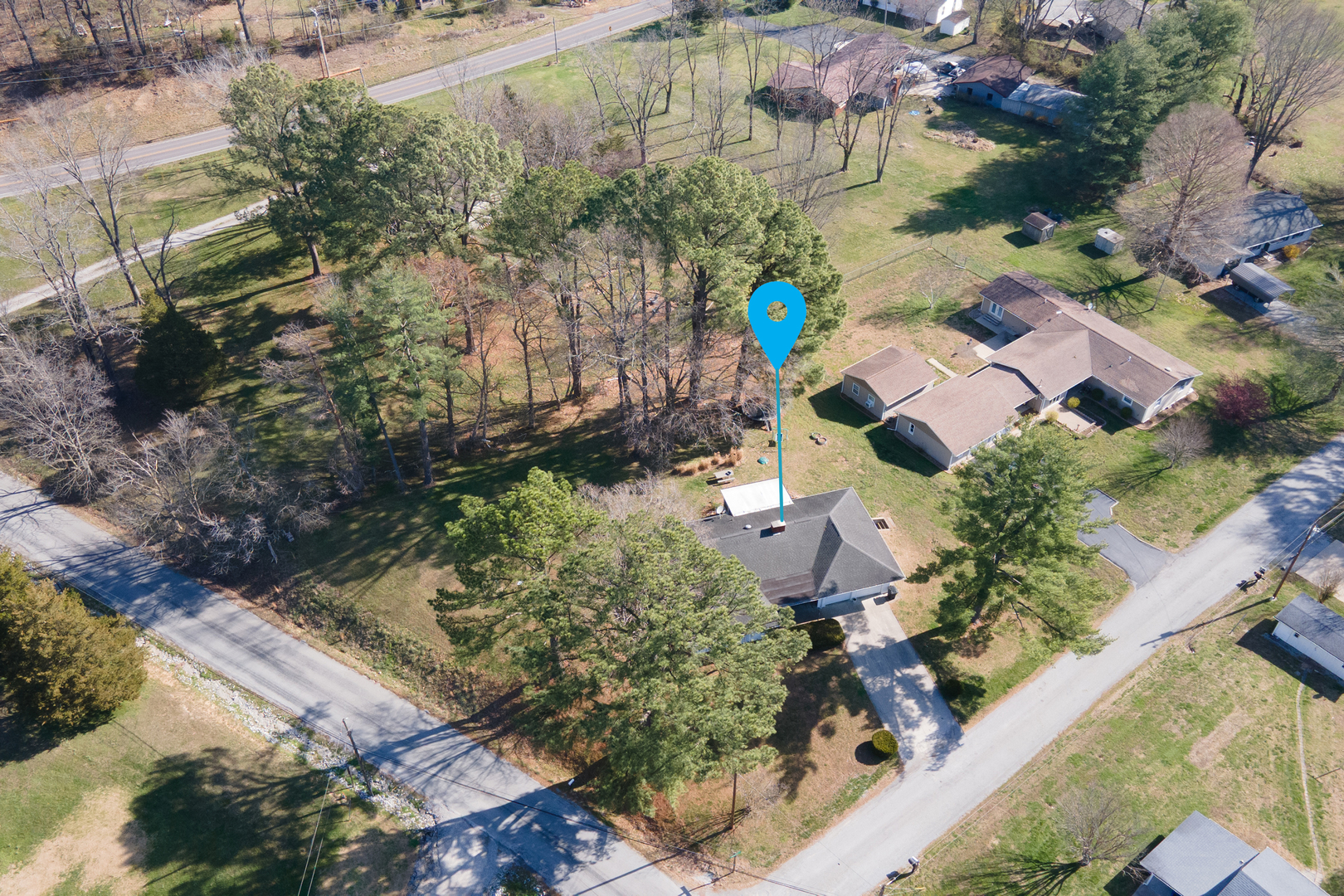 218 Blessing Circle Murphysboro, IL 62966 - Photo 36 of 40 an aerial view of a house with a yard and lake view