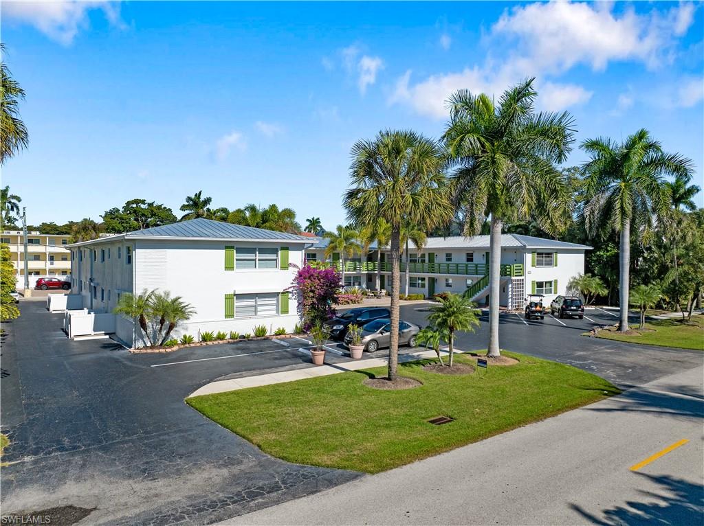 975 9th Avenue South, Unit 1 Naples, FL 34102 - Photo 12 of 34 a front view of a house with garden