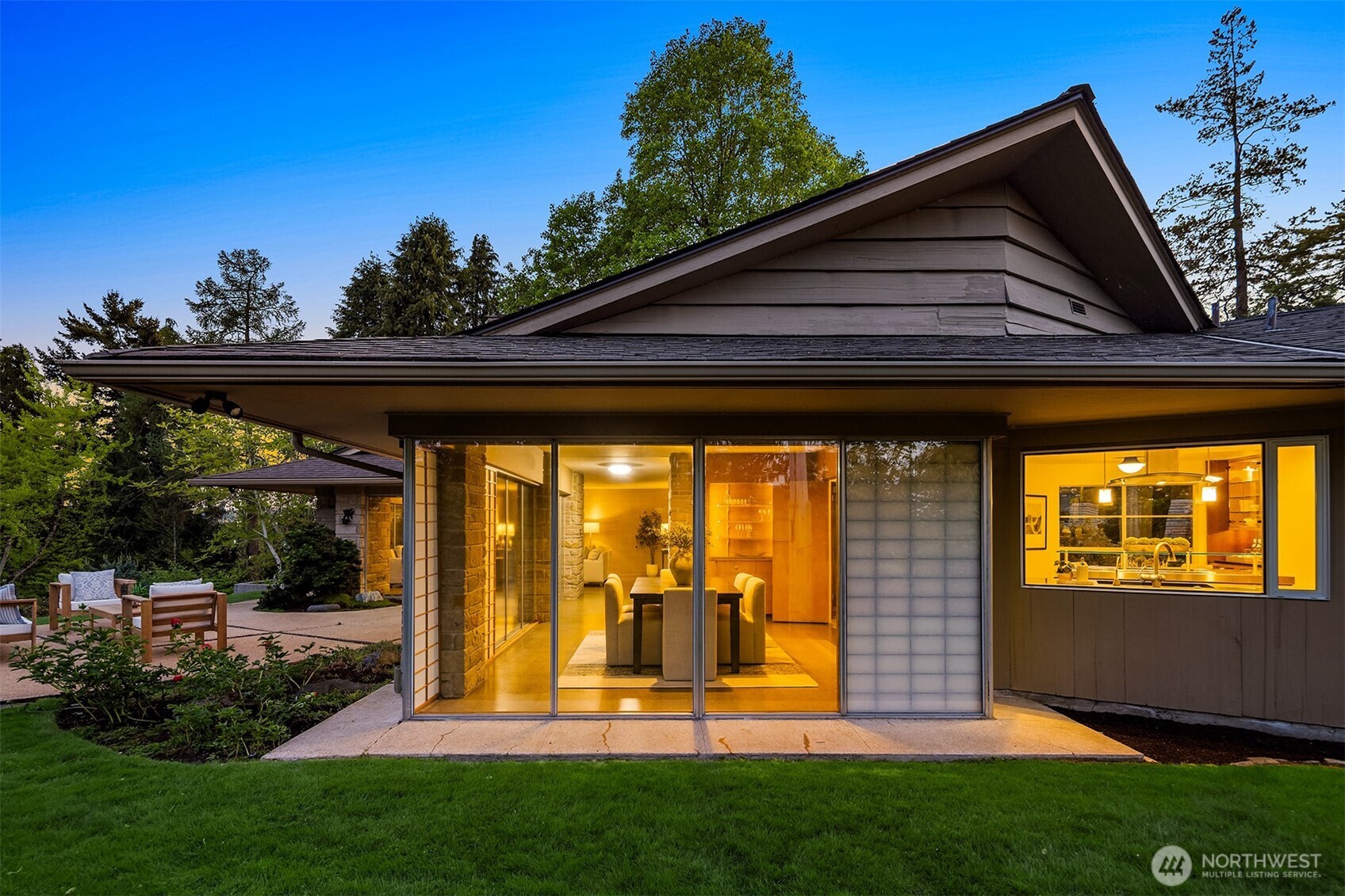 3704 48th Avenue Northeast Seattle, WA 98105 - Photo 13 of 40