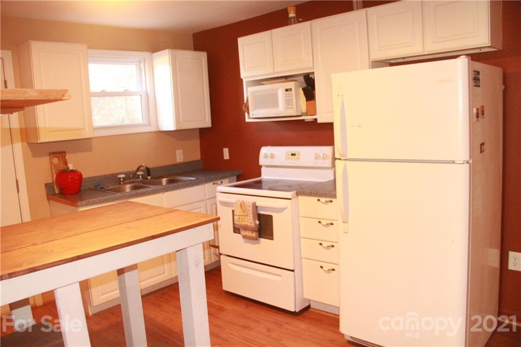 6919 Meadows Town Road Marshall, NC 28753 - Photo 11 of 17 Gallery Image 11