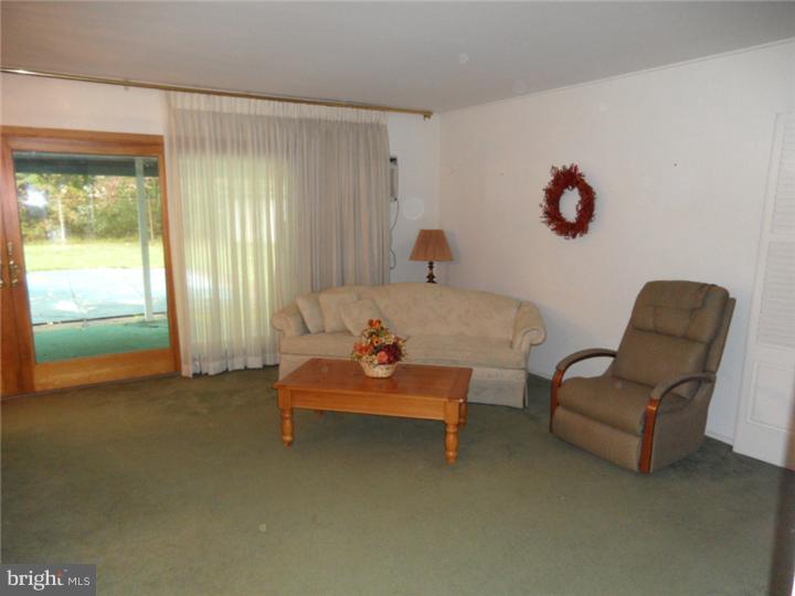 23 Harvest Road Levittown, PA 19056 - Photo 7 of 15 Living Room