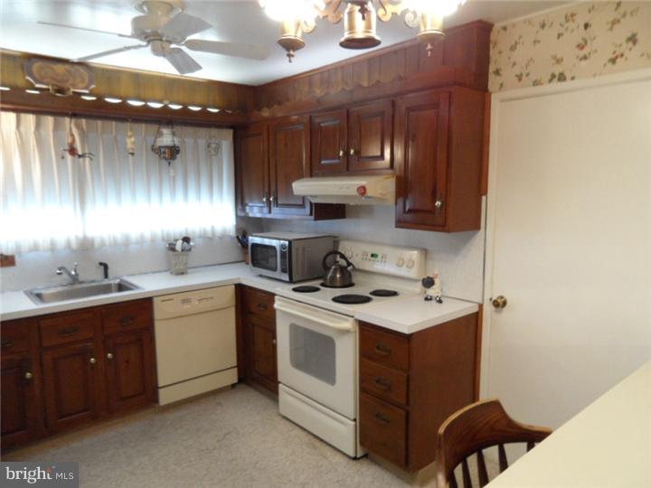 23 Harvest Road Levittown, PA 19056 - Photo 9 of 15 Gallery Image 9