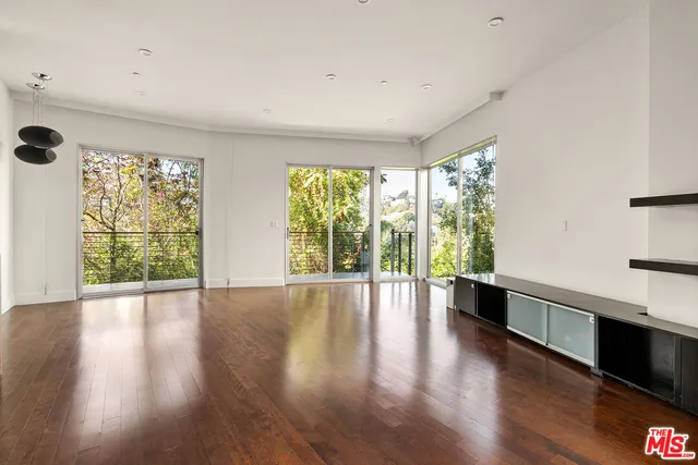 $14,950 | 3255 Fernwood Avenue, Los Angeles, CA 90039