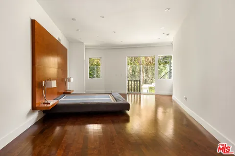 $17,950 | 3255 Fernwood Avenue, Los Angeles, CA 90039