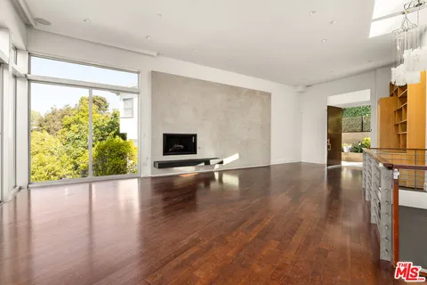 $17,950 | 3255 Fernwood Avenue, Los Angeles, CA 90039