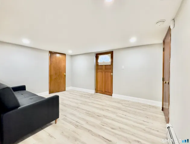 $1,700 | 96 Knickerbocker Avenue, Stamford, CT 06907