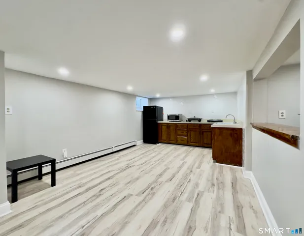 $1,700 | 96 Knickerbocker Avenue, Stamford, CT 06907