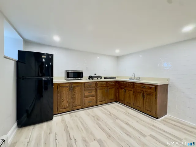 $1,700 | 96 Knickerbocker Avenue, Stamford, CT 06907